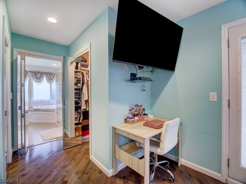 Home Office, Interior, Recessed Lighting, Wood Texture Flooring