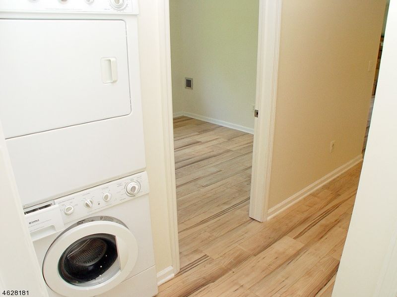 Interior, Utility Closets, Washer, Wood Texture Flooring