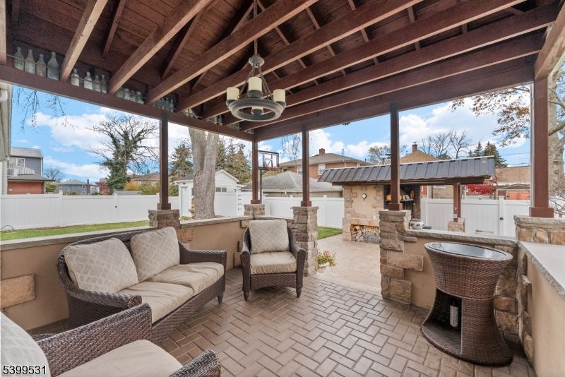 Exterior, Outdoor Kitchen