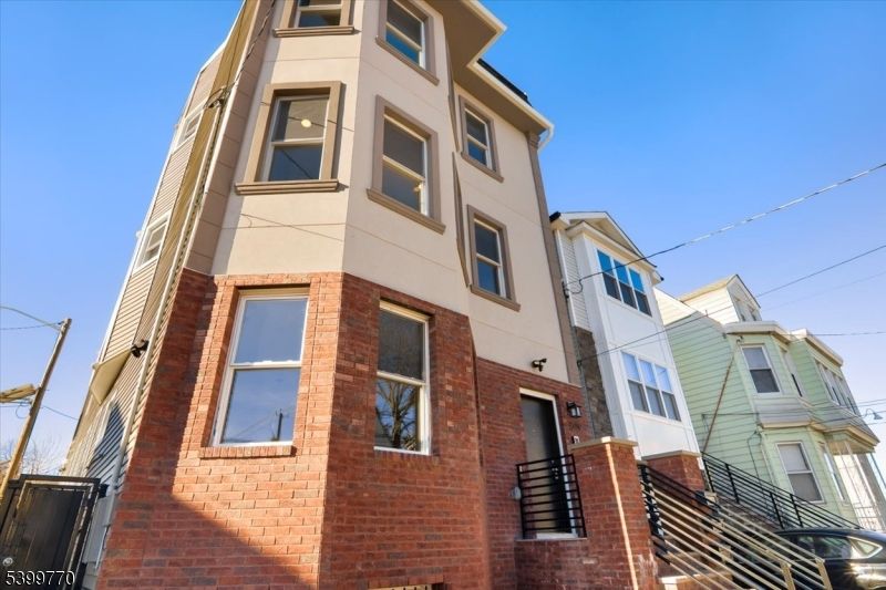 Exterior, Facade, Brick Facade, Rowhouse