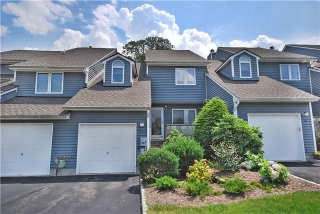 Attached, Exterior, Facade, Rowhouse