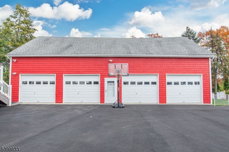 Detached Garage, Exterior