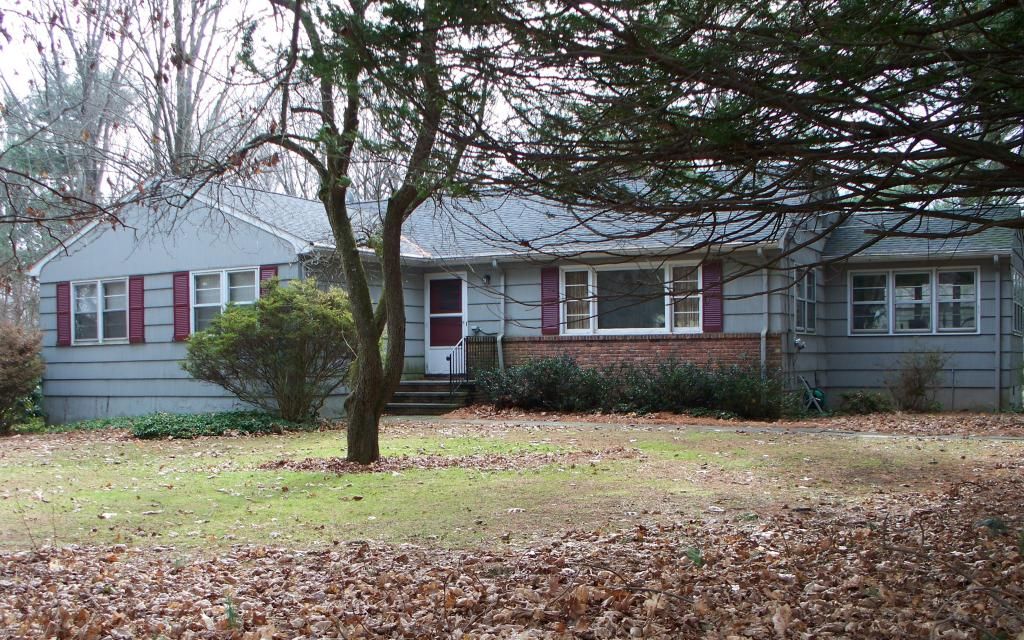 Exterior, Facade, Ranch