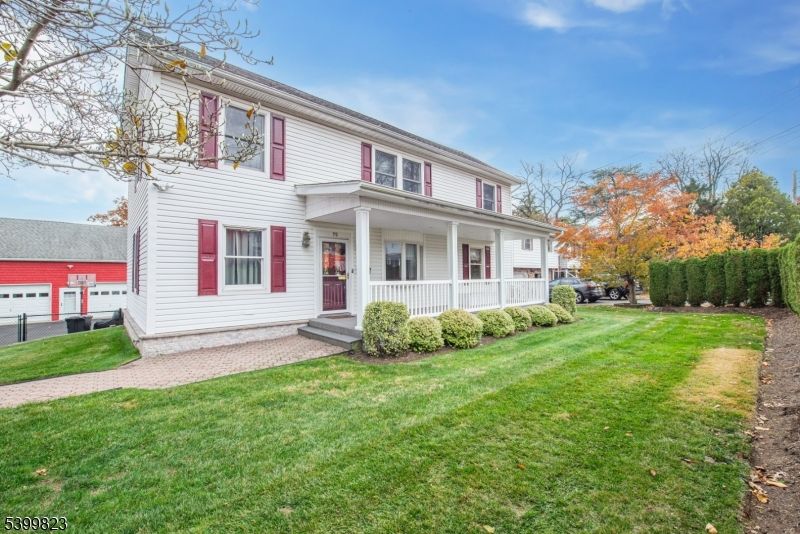 Attached, Backyard, Exterior, Facade, American Foursquare