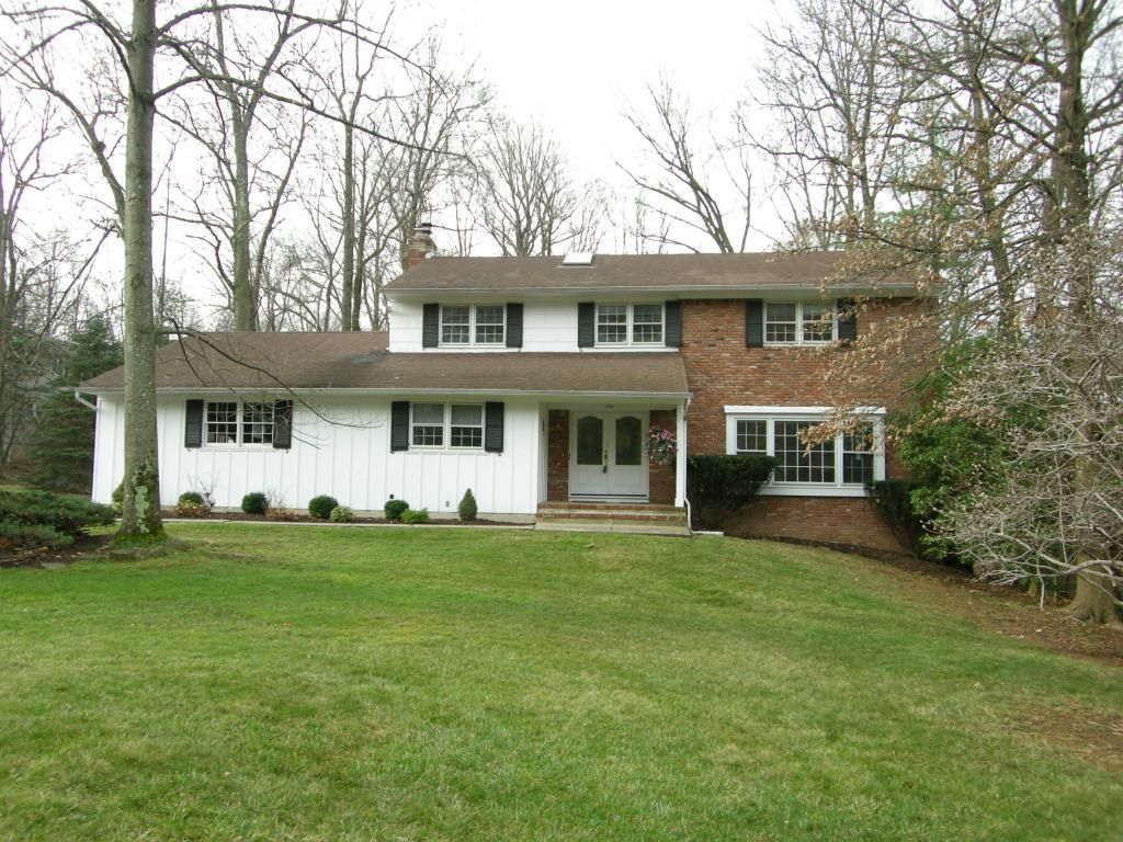 Backyard, Exterior, Facade, Brick Facade, Split Level