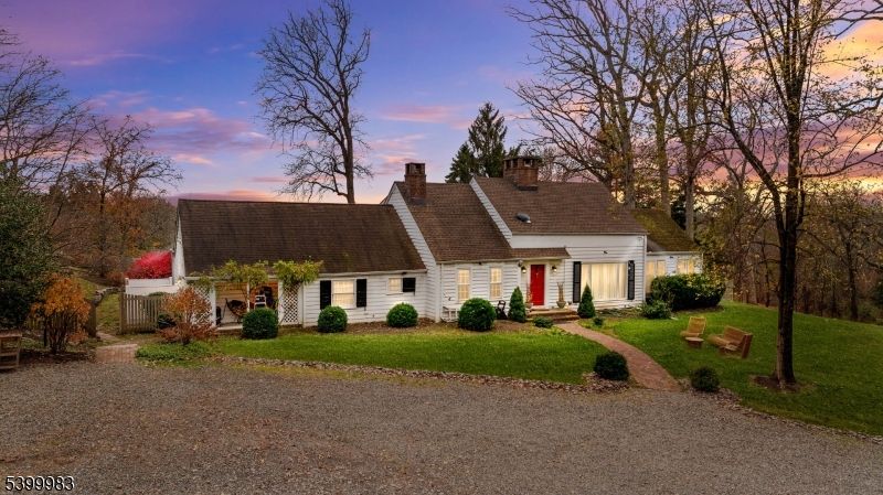 Backyard, Exterior, Facade, Cape Cod