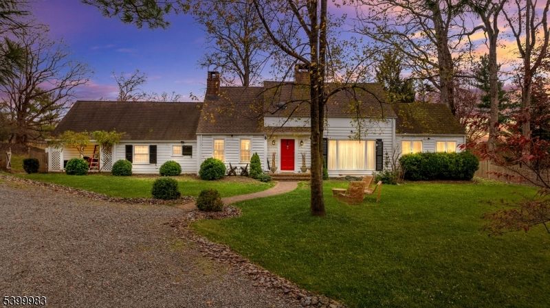 Backyard, Exterior, Facade, Cape Cod