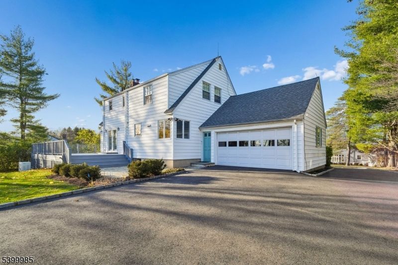 Attached, Exterior, Facade, Cape Cod