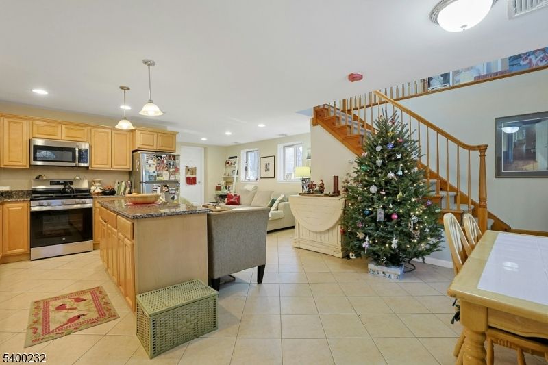 Interior, Kitchen, Living room, Pendant Lights, Recessed Lighting, Stainless Steel Appliances