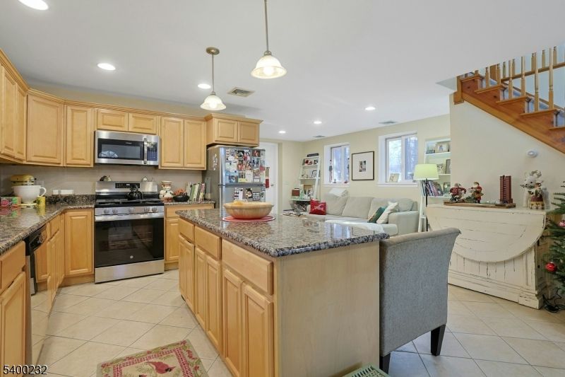 Interior, Kitchen, Living room, Pendant Lights, Recessed Lighting, Stainless Steel Appliances