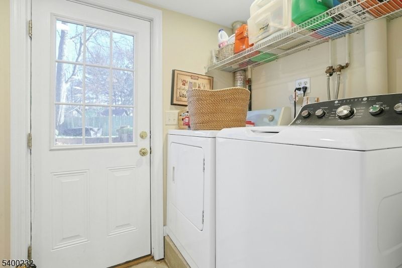 Interior, Utility Closets, Washer, Wood Texture Flooring