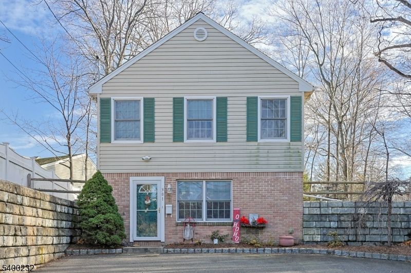 Exterior, Facade, Brick Facade, Georgian