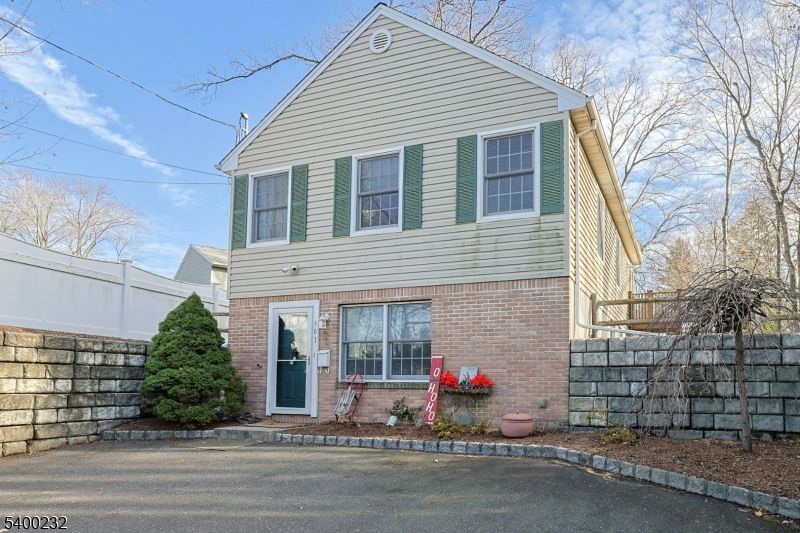 Exterior, Facade, Brick Facade, Georgian