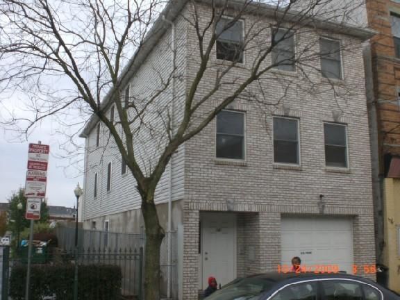 Attached, Exterior, Facade, Brick Facade, Rowhouse