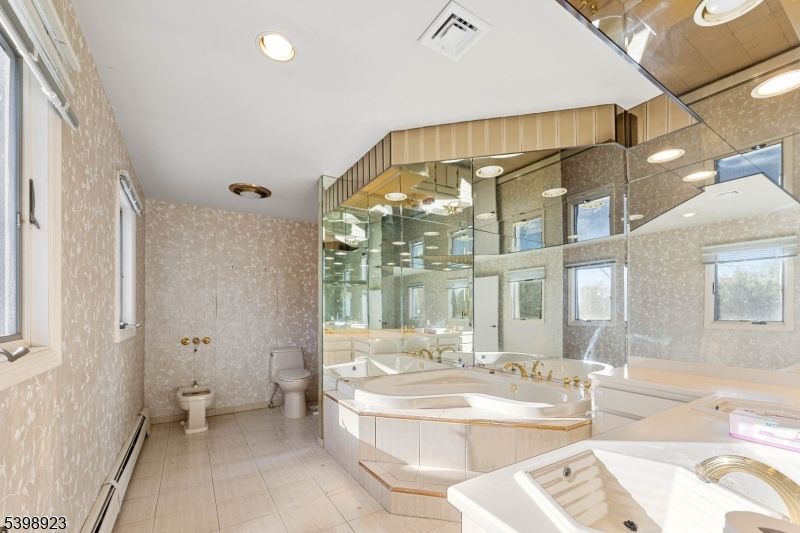 Bathroom, Interior, Recessed Lighting