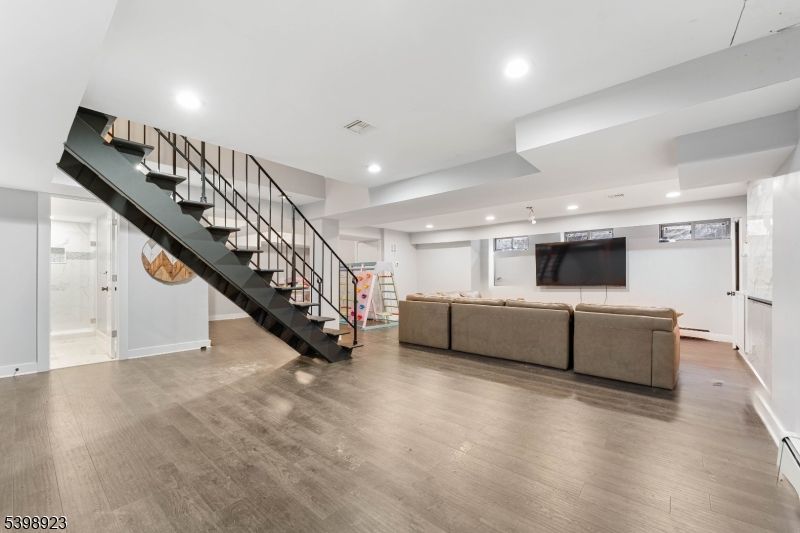 Interior, Recessed Lighting, Wood Texture Flooring