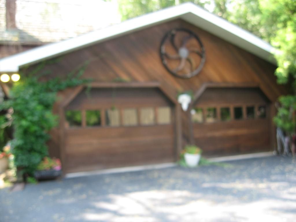 Attached, Exterior, Facade, None