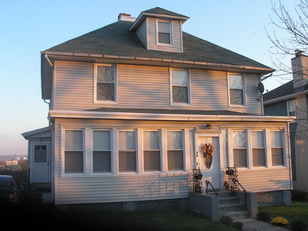 Exterior, Facade, American Foursquare