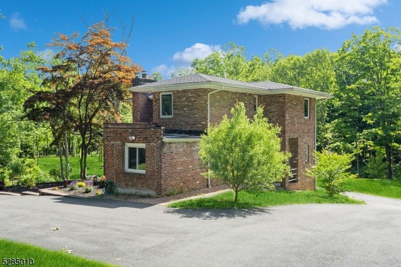 Exterior, Facade, Brick Facade, Split Level