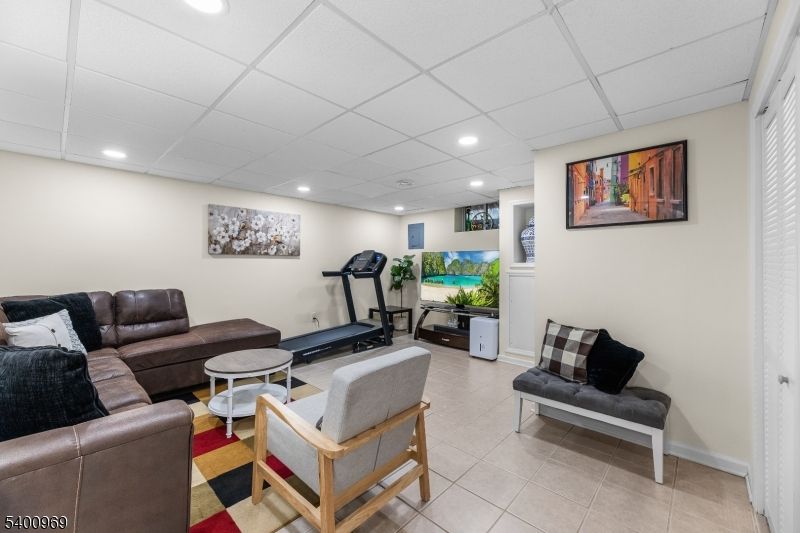 Fitness Equipment, Interior, Living room, Recessed Lighting