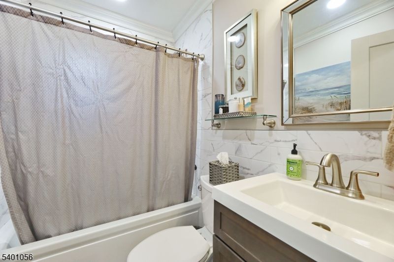 Bathroom, Interior, Marble Walls, Recessed Lighting