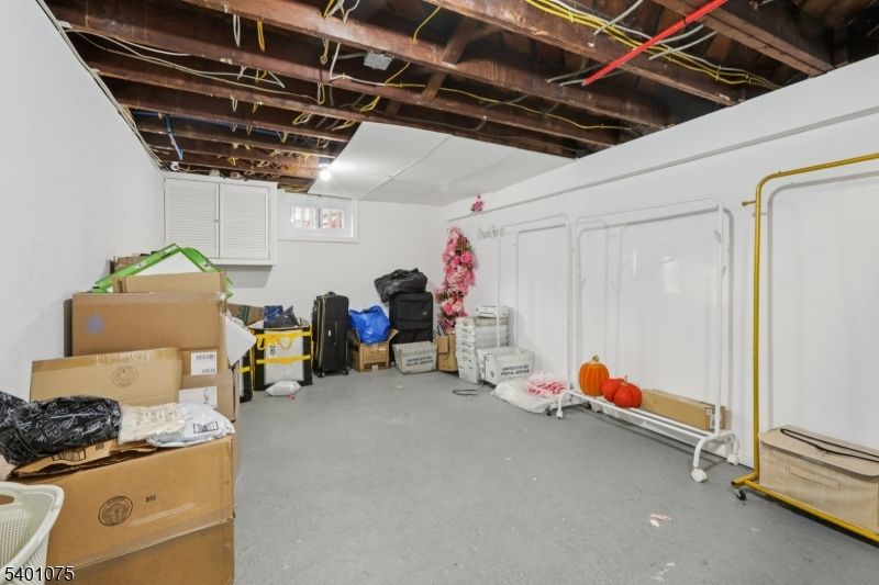 Garage, Interior, Wooden Beams