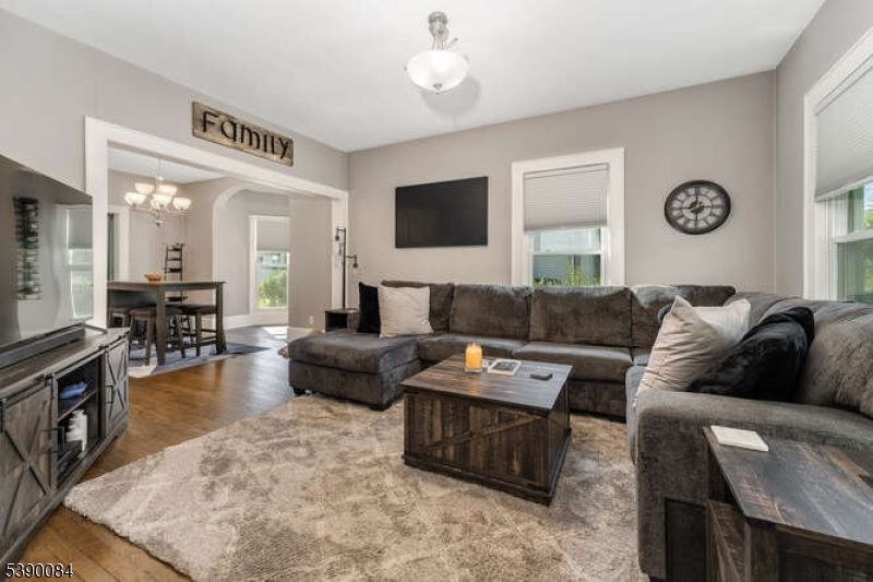 Chandelier, Dining room, Interior, Living room, Pendant Lights, Wood Texture Flooring