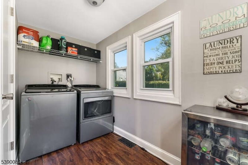 Interior, Washer, Wood Texture Flooring