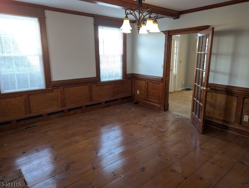 Chandelier, Empty room, Interior, Wooden Beams, Wood Texture Flooring