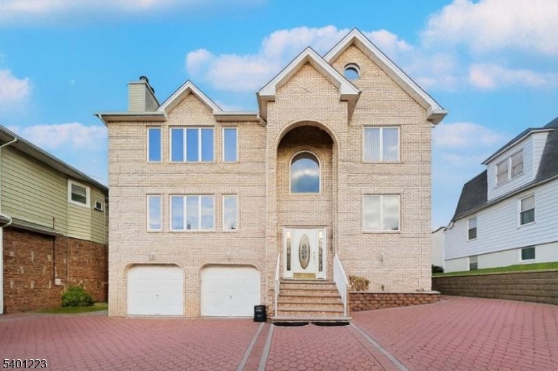 Attached, Exterior, Facade, Brick Facade, Rowhouse