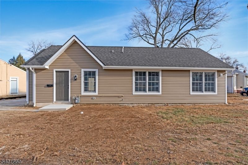 Backyard, Exterior, Facade, Ranch