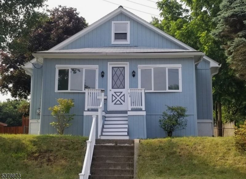 Exterior, Facade, Farmhouse