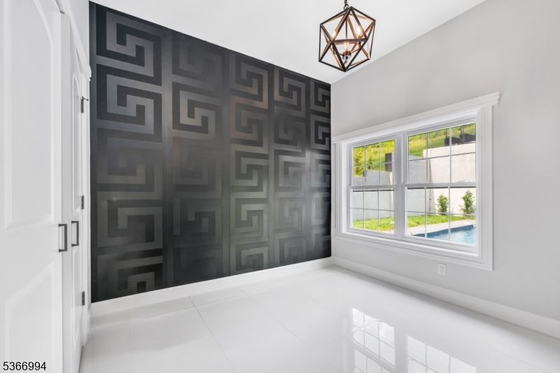 Empty room, Interior, Pendant Lights