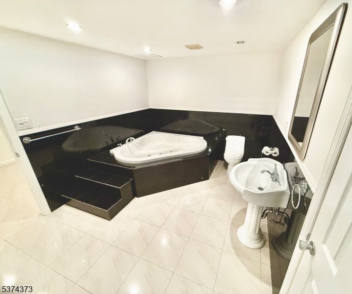 Bathroom, Interior, Marble, Recessed Lighting