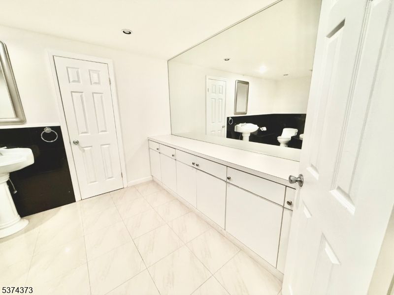 Bathroom, Interior, Marble, Recessed Lighting