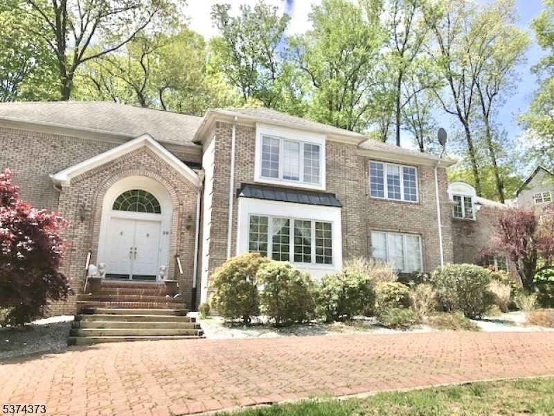 Exterior, Facade, Brick Facade, Georgian