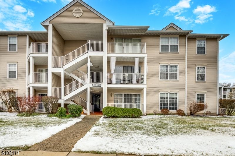 Exterior, Facade, Rowhouse