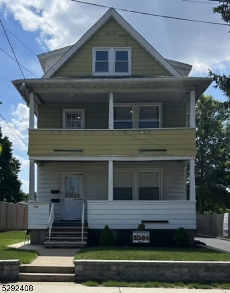 Exterior, Facade, Queen Anne Victorian