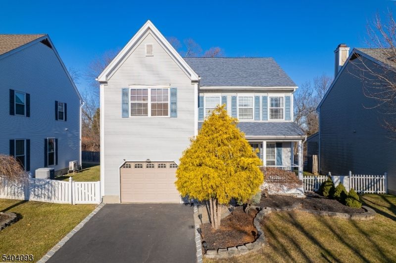 Attached, Exterior, Facade, Farmhouse