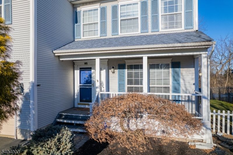 Exterior, Facade, American Foursquare