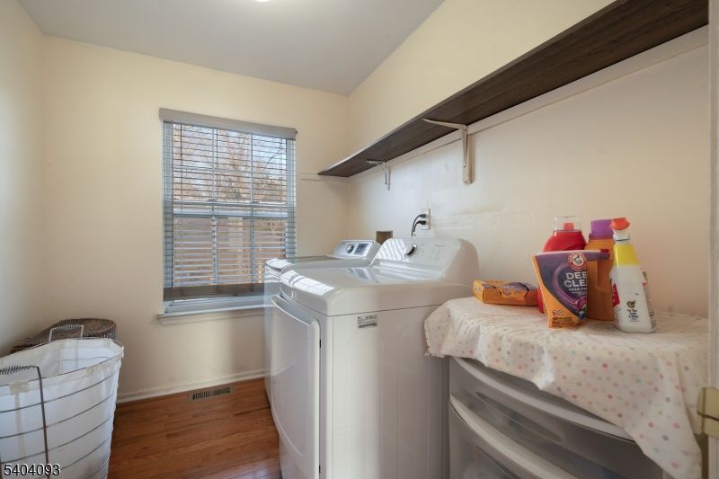 Interior, Washer, Wood Texture Flooring