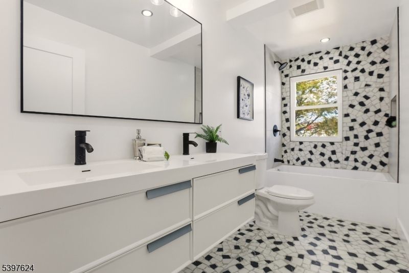 Bathroom, Interior, Recessed Lighting