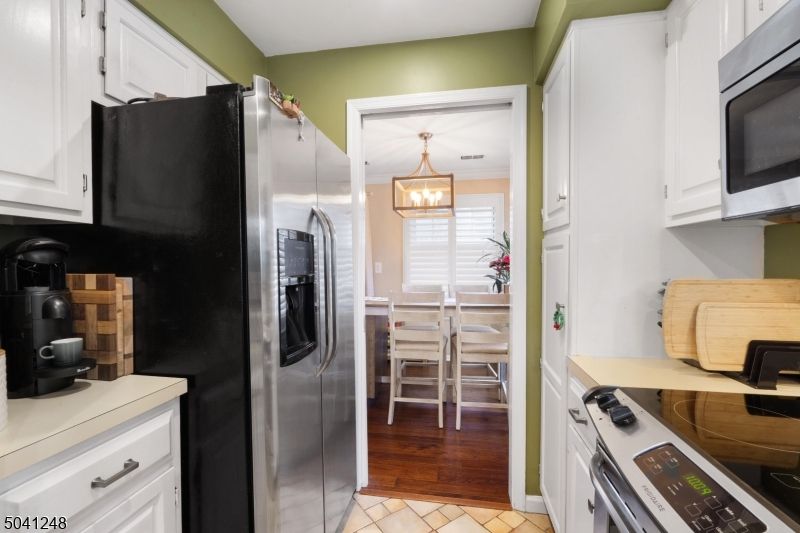 Dining room, Interior, Kitchen, Pendant Lights, Wood Texture Flooring