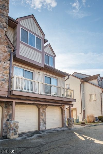 Attached, Exterior, Facade, Farmhouse