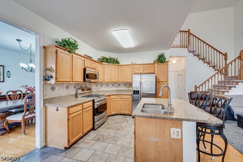Chandelier, Dining room, Interior, Kitchen, Stainless Steel Appliances
