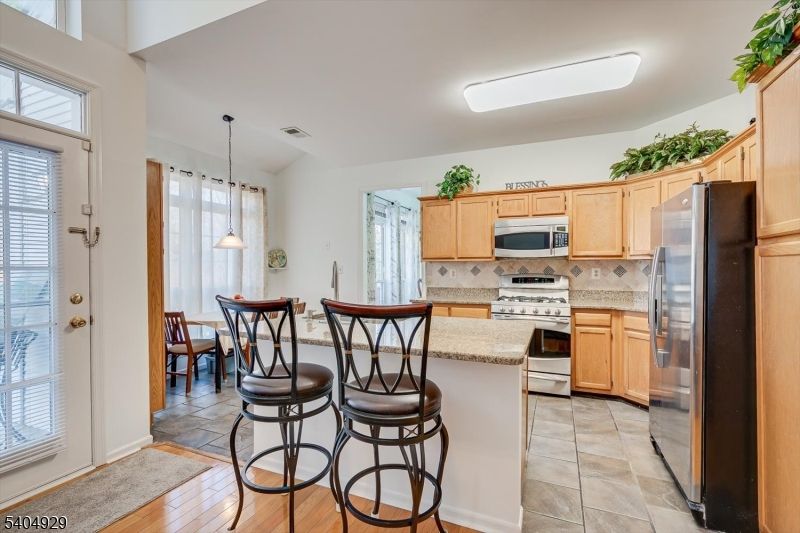 Dining room, Interior, Kitchen, Pendant Lights, Stainless Steel Appliances