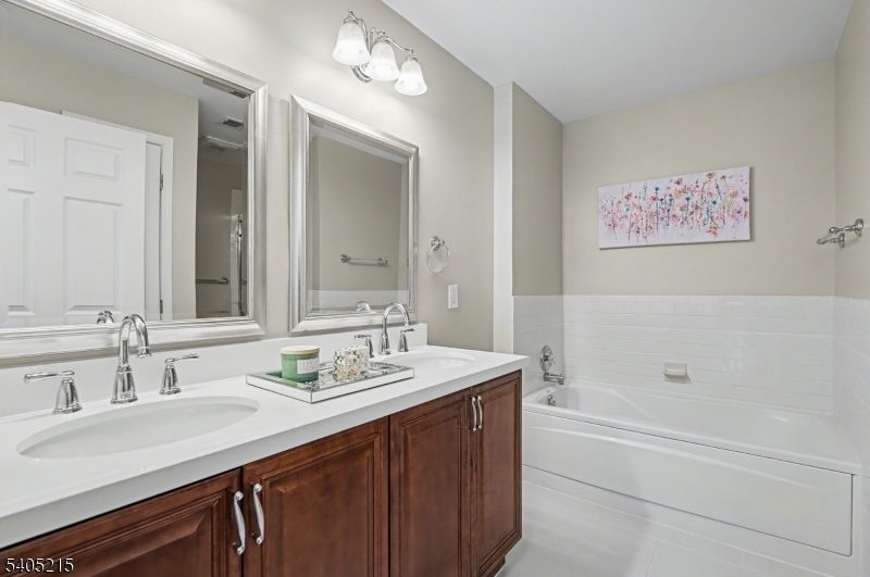 Bathroom, Dual Sink Vanities, Interior