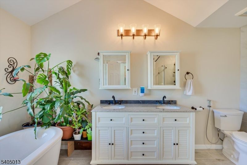 Bathroom, Dual Sink Vanities, Interior