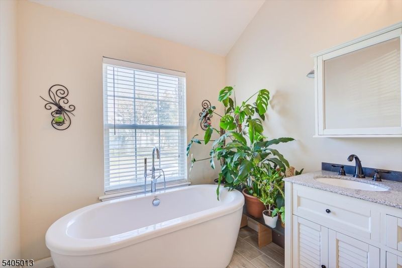 Bathroom, Free Standing Baths, Interior