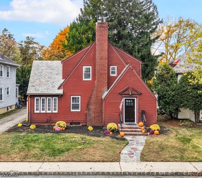 Exterior, Facade, Tudor Revival